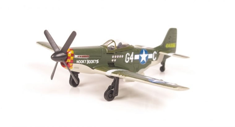 P51D Mustang lėktuvo modelis su stoveliu